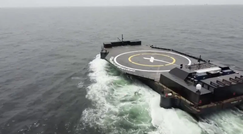 Безпілотні баржі SpaceX перетворять на морські інтернет-станції Starlink для покращення покриття в морі
