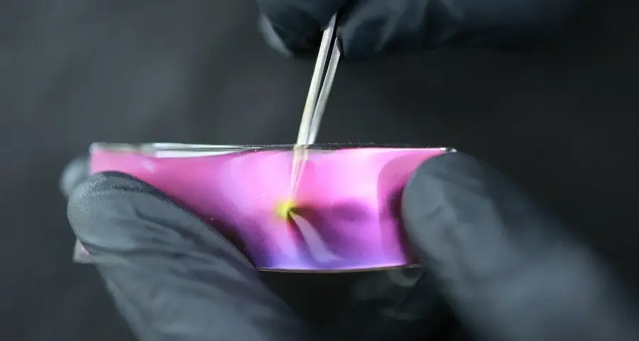 Вчені розробляють регульовані кольорові плівки для дисплеїв і сенсорів