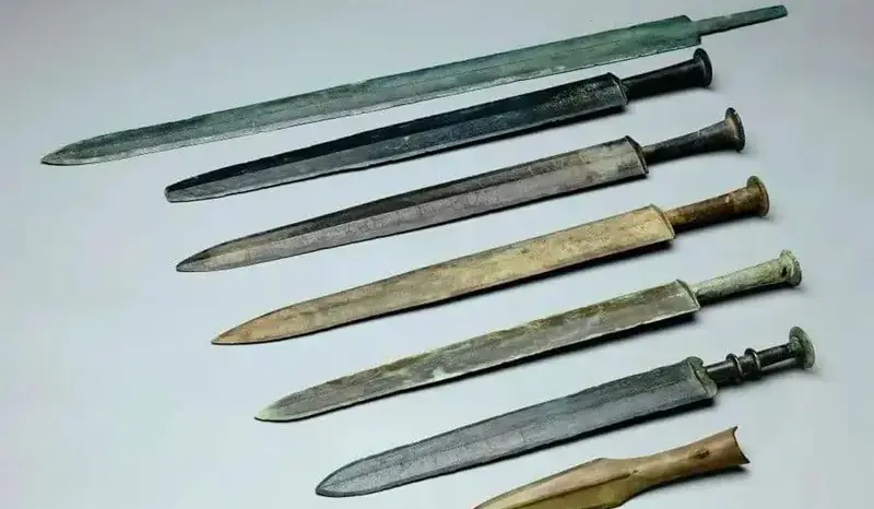 У Китаї знайшли прекрасно збережену зброю двохтисячолітньої давнини