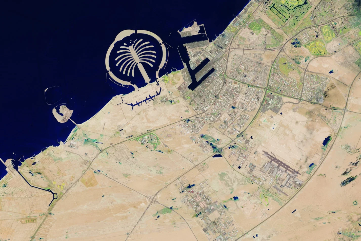 Супутникові знімки показали наслідки повені в ОАЕ