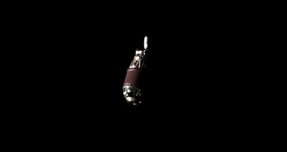 Супутник вперше наблизився до космічного сміття і зробив фото