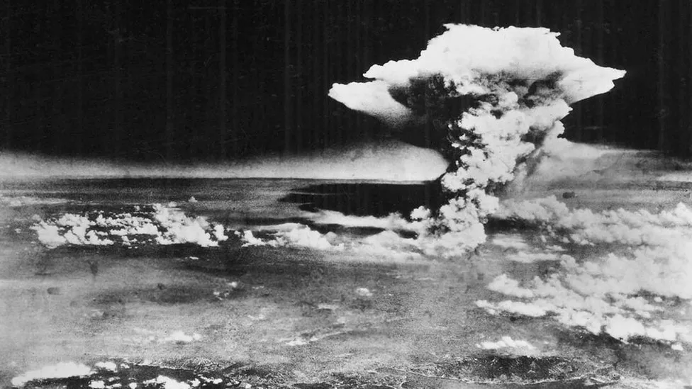 Чому атомна бомба, скинута на Хіросіму, залишила на тротуарах тіні людей?