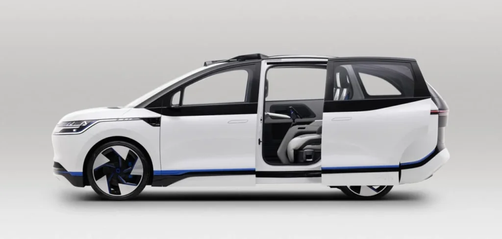 У Китаї їздитимуть безпілотні таксі без керма та педалей вже цього року