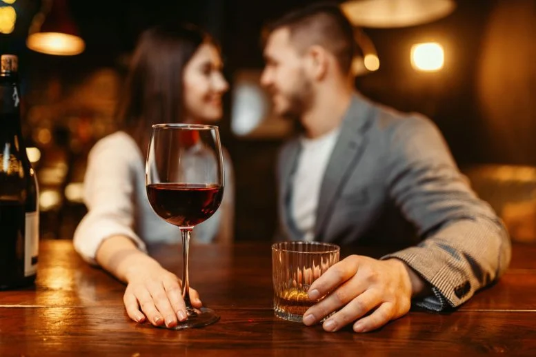 Вчений вважає, що пари, які разом вживають алкоголь, як правило, живуть довше