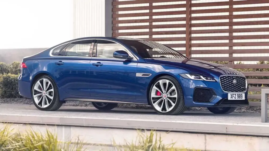 Jaguar припинила продаж машин із ДВЗ