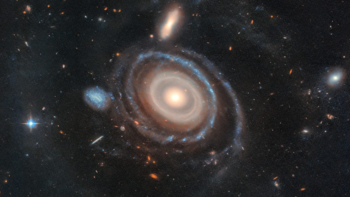 Вчені припускають: темна матерія може наповнювати галактику слабким сяйвом