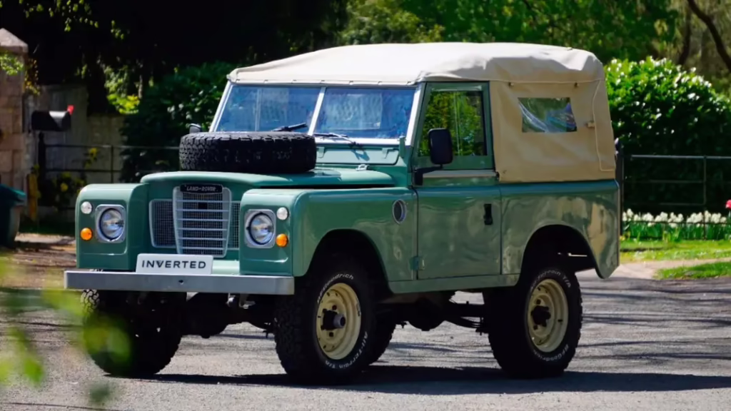 Представлені сучасні версії класичних Land Rover