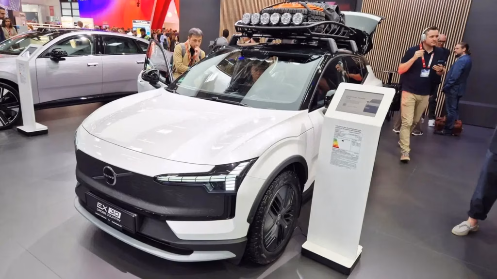 Volvo EX30 Cross Country представлений у Європі