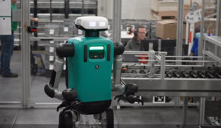 Людиноподібні роботи збиратимуть Toyota RAV4