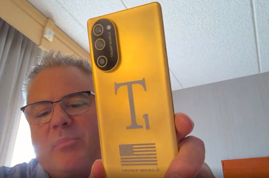 Перші реальні фото Trump Phone з’явилися в мережі
