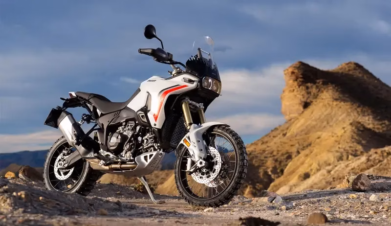 Ducati представила DesertX 2026 з новим полегшеним двигуном V2