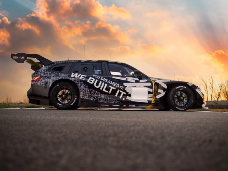 BMW перетворила першоквітневий жарт на справжній гоночний універсал