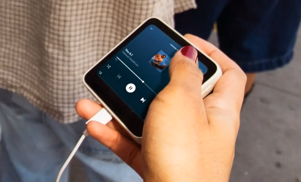 Meadow: ультракомпактний смартфон без браузера