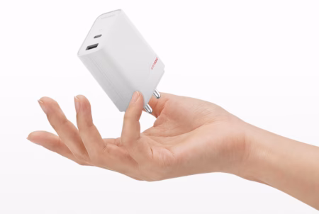 OnePlus представила компактний GaN-адаптер на 100 Вт
