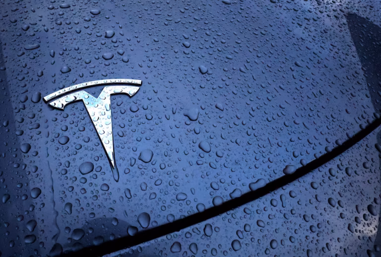 Tesla розробляє новий електромобіль