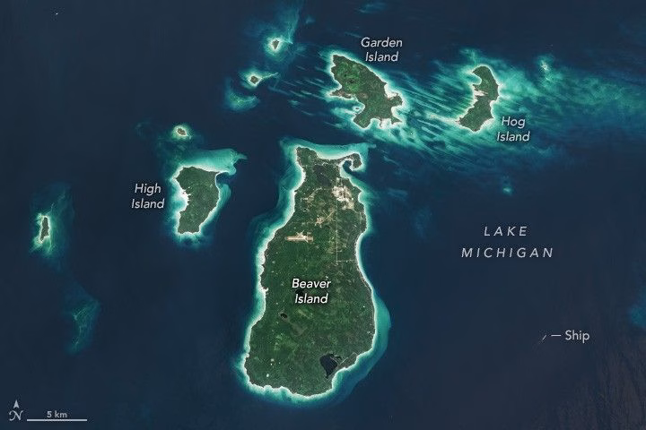 NASA показало унікальний куточок озера Мічиган