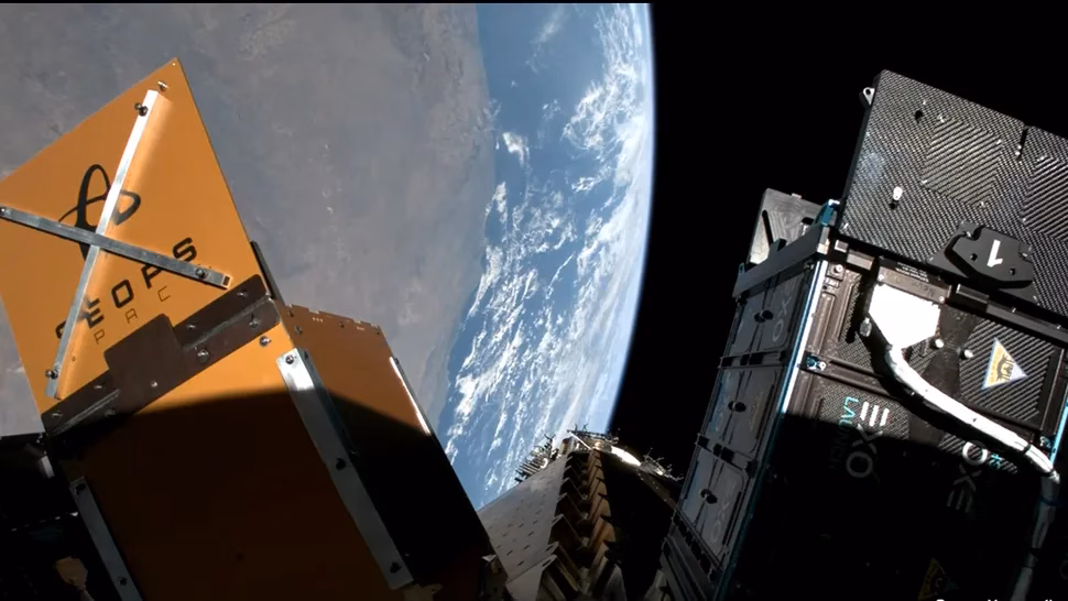 SpaceX запустила перший в історії комерційний супутник на ядерному паливі
