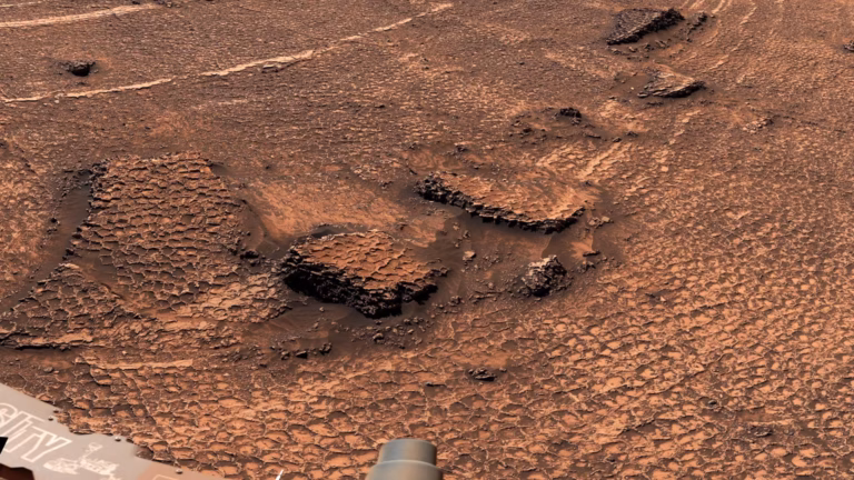 Марсохід NASA виявив дивні «соти» на поверхні Марса: вчені шукають пояснення