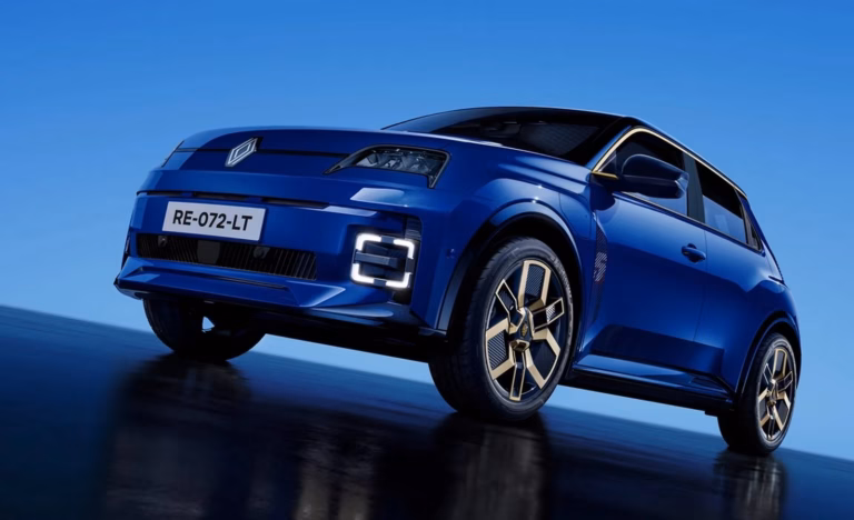 Renault 5 E-Tech подешевшав і отримав більше оснащення