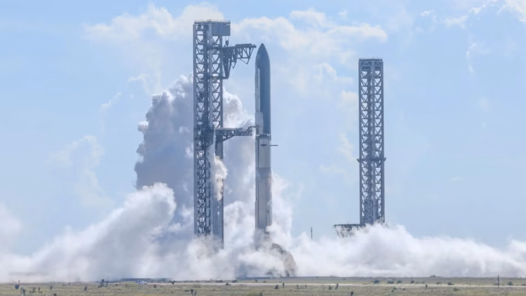 Гігантська ракета досягла орбіти: SpaceX вивела у космос 26 нових Starlink V3