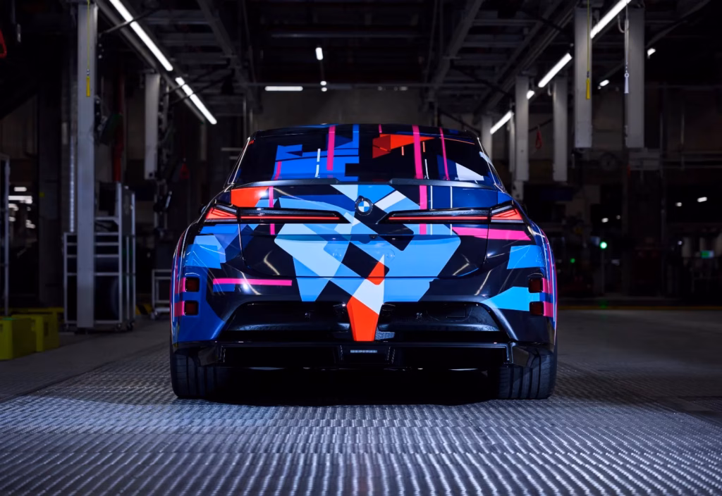 BMW показала нові фото електричного M3